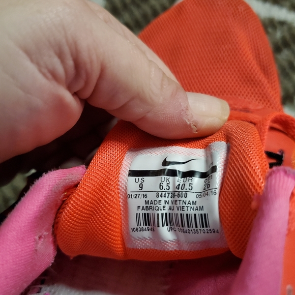 Nike - Picture 3 of 3